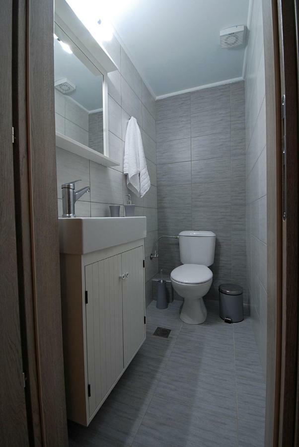 Large, Sunny, Modern Apartment Fully Renovated, Next To Agia Sofia Tesalonika Bagian luar foto